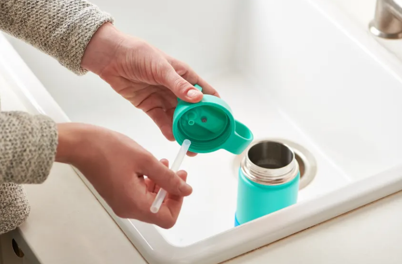 How To Clean The Thermos With A Reusable Bottle Brush 